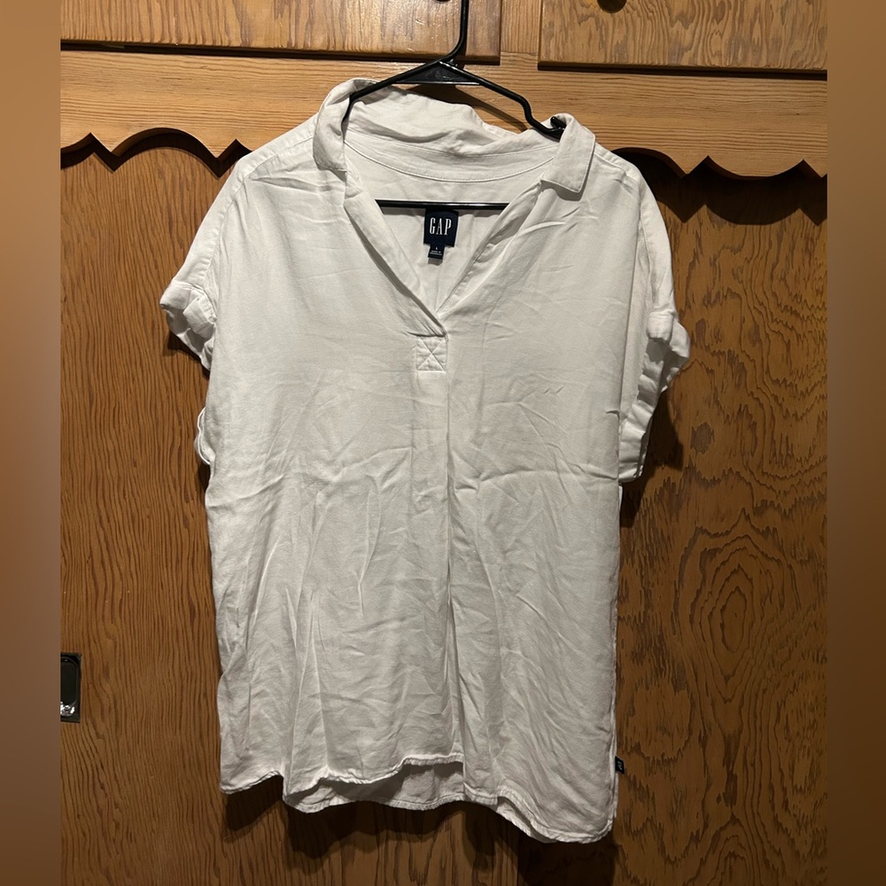 GAP white shirt